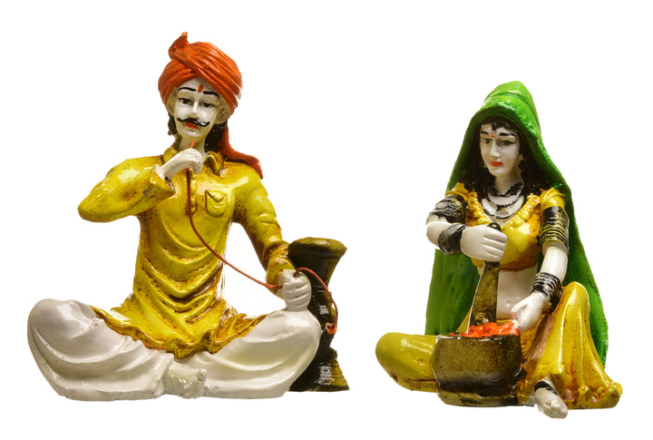 Indian Village Couple Grinding and  taking hookah - Karigaari India Aesthetic Home Decor