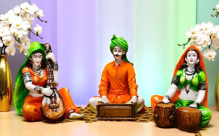 Ethnic Rajasthani Village Couple Resin Showpiece - Karigaari India Aesthetic Home Decor